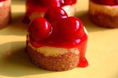 طرز تهیه چیزکیک آلبالو
