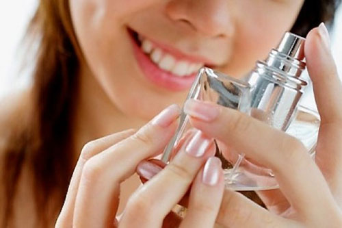 بهترین روش ماندگار کردن بوی عطر