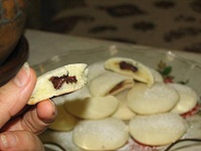 آموزش تهیه شیرینی مغزدار شکلاتی مخصوص نوروز
