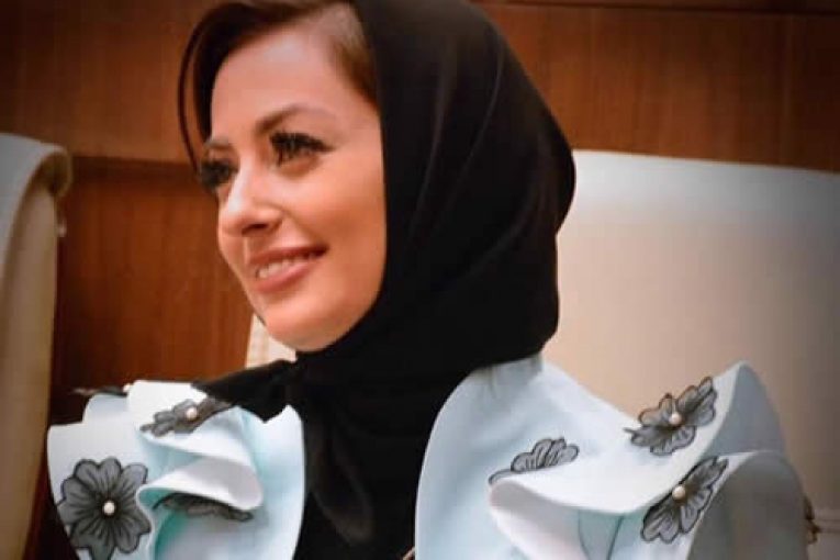 هتاکی-به-نفیسه-روشن-به-خاطر-مدل-لباس-اش