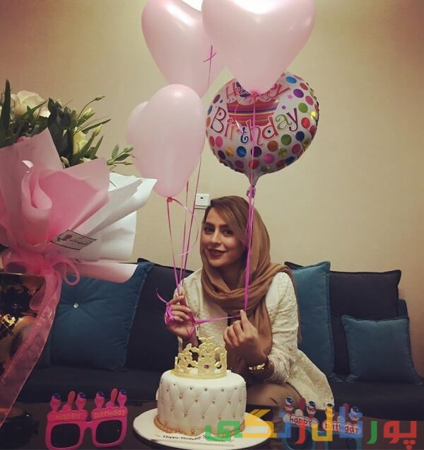 سمانه پاکدل در کنار کیک تولد سلطنتی