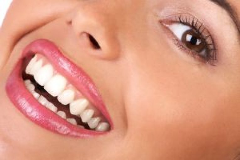 چگونه دندانهایمان را سفید کنیم؟