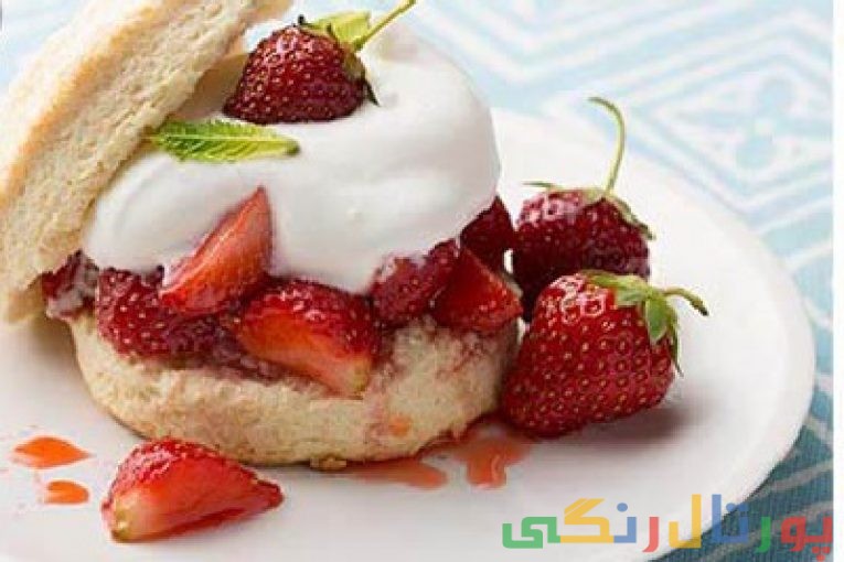 شورت کیک توت فرنگی