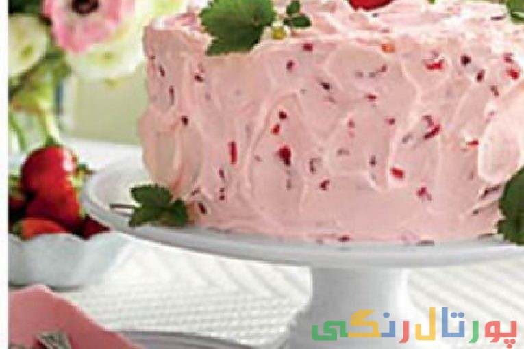 کیک توت فرنگی و لیموناد