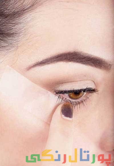 آموزش تصویری کشیدن خط چشم مایع با کمک نوار چسب