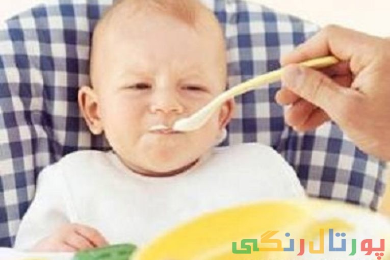 اصول تغذیه نوزاد بعد از شش ماهگی + لیست مواد خوراکی